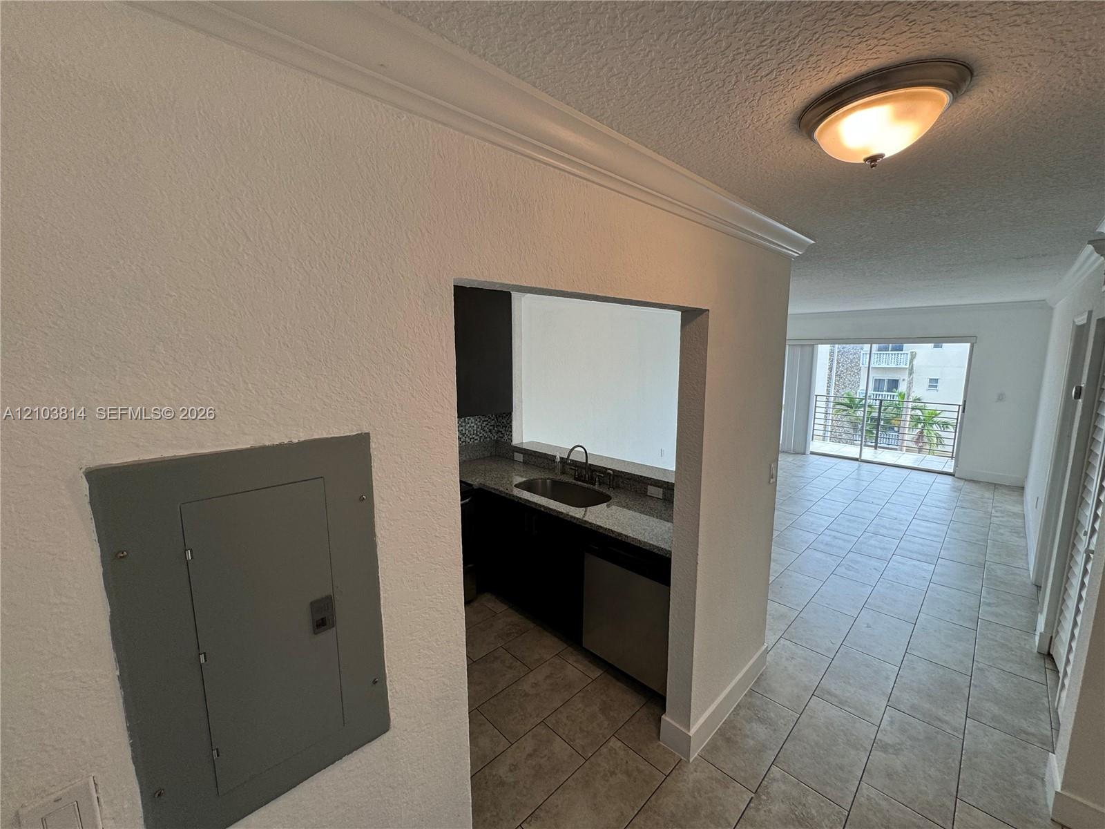 365 NE 125th St # 401, North Miami FL 33161 photo 2