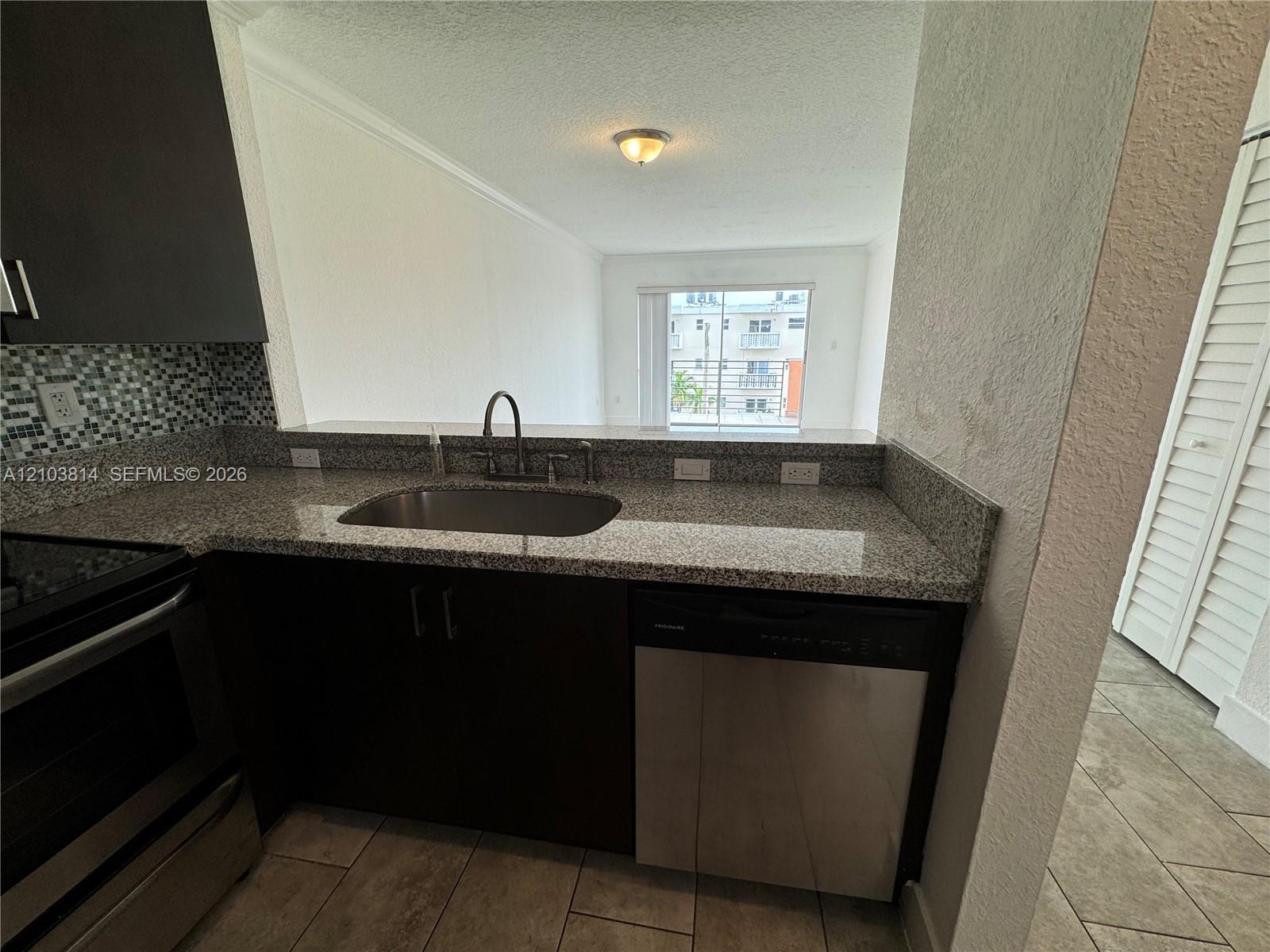 365 NE 125th St # 401, North Miami FL 33161 photo 3