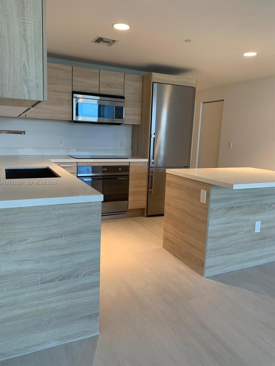 16385 Biscayne Blvd # 2302, North Miami Beach FL 33160 photo 2