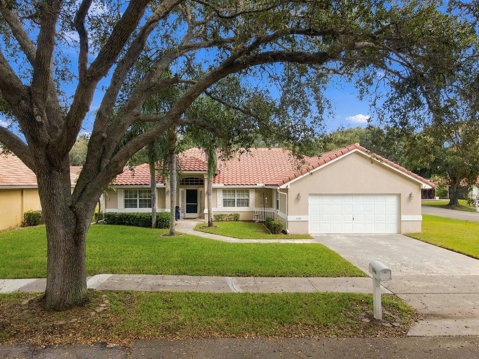 3705 BEACHWOOD Drive, Delray Beach FL 33445 photo 2