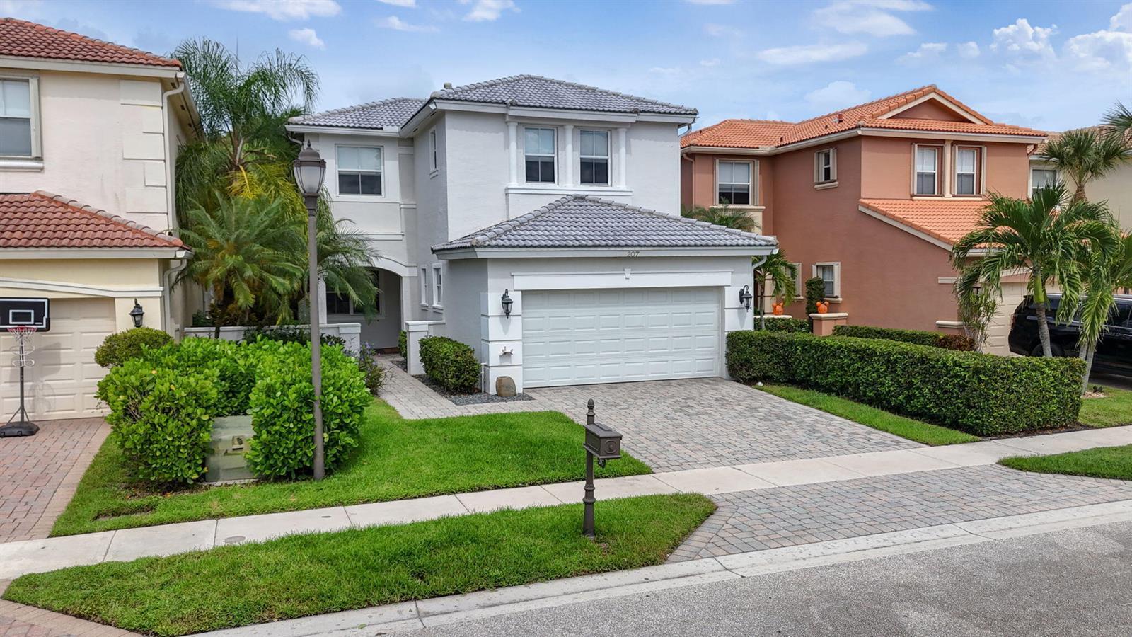 207 ISLE VERDE Way, Palm Beach Gardens FL 33418 photo 2