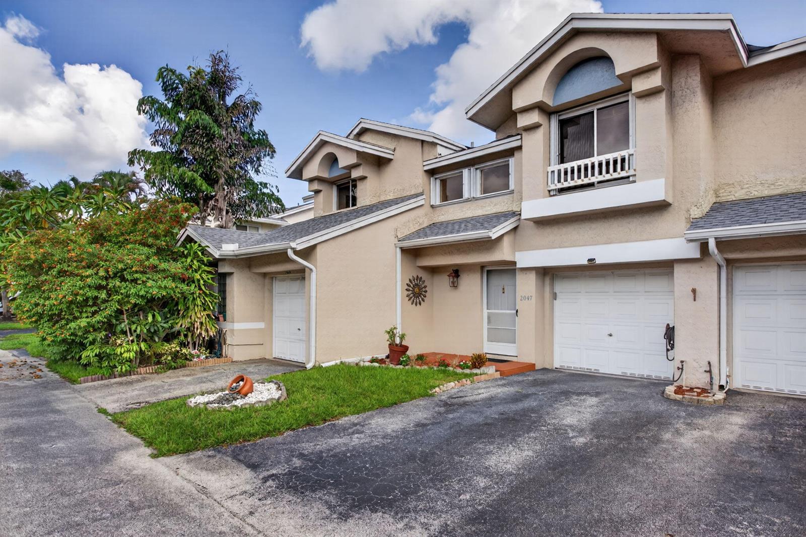 2047 DISCOVERY Circle E, Deerfield Beach FL 33442 photo 2