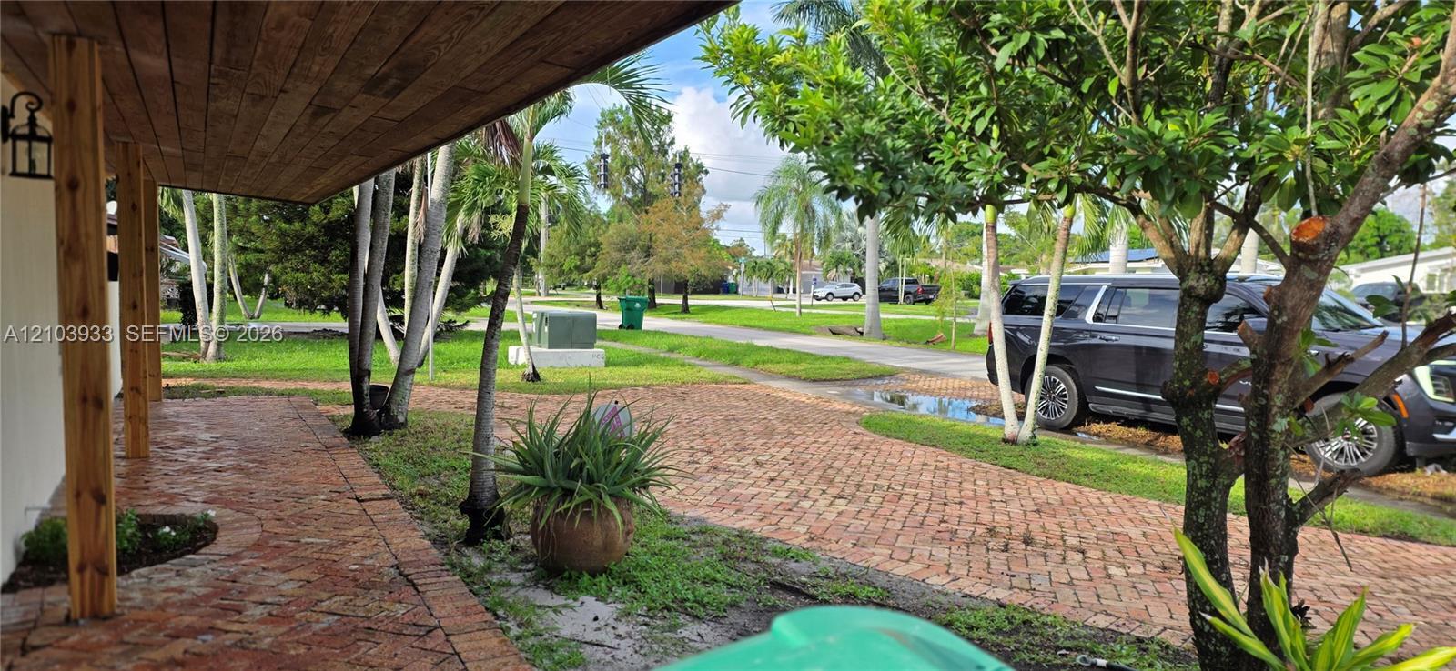 2512 Island Dr, Miramar FL 33023