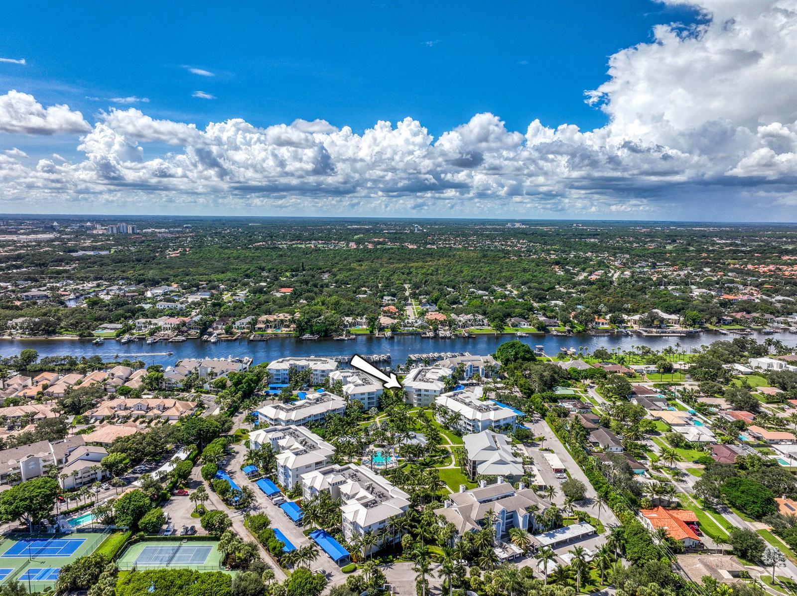 441 Bay Colony Drive N, Juno Beach FL 33408 photo 2