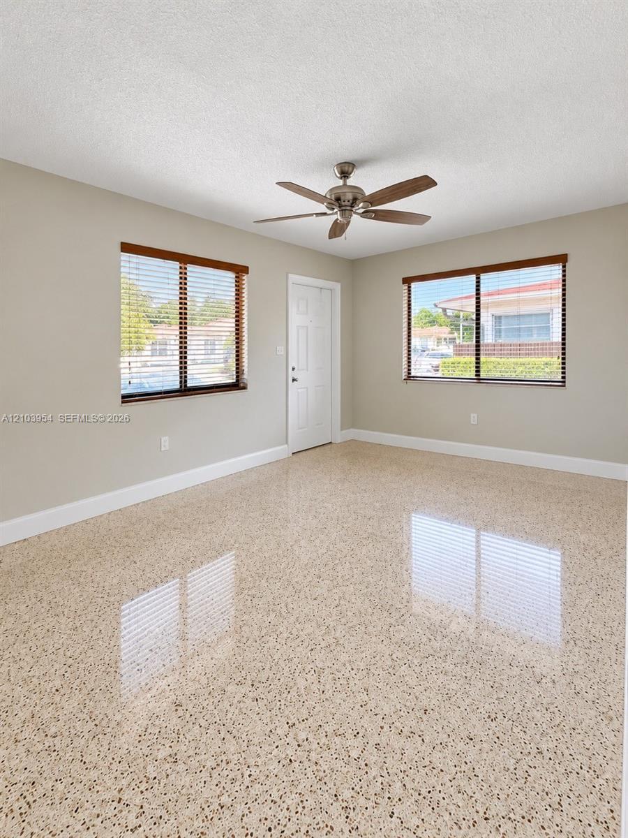 1709 NW 5th St, Miami FL 33125 photo 3