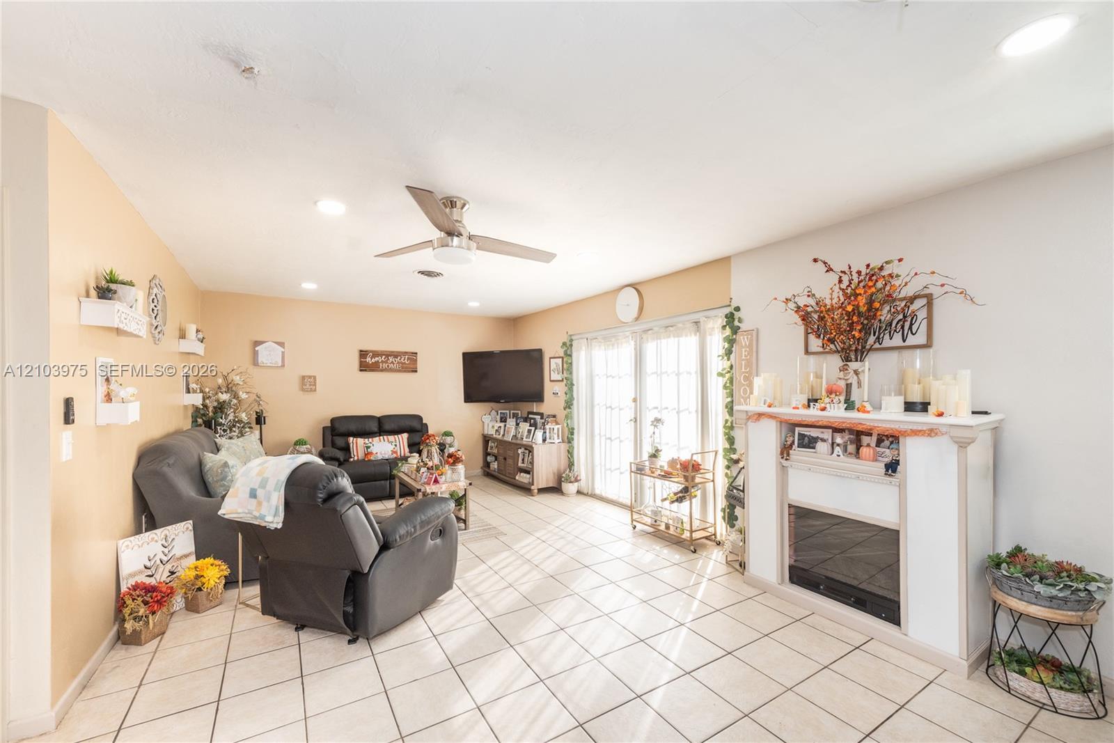 851 Caroline Cir, West Palm Beach FL 33413 photo 2