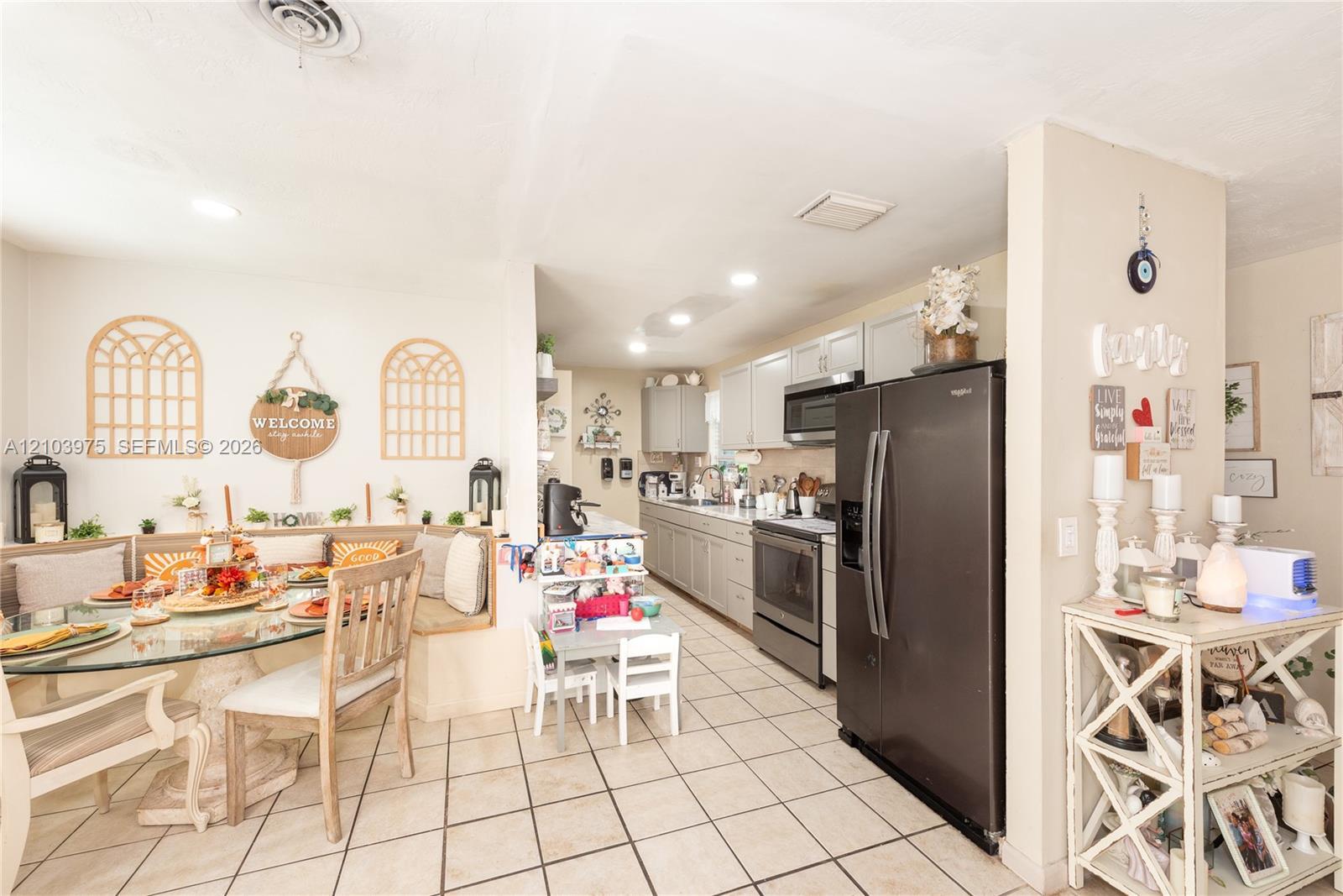 851 Caroline Cir, West Palm Beach FL 33413 photo 4