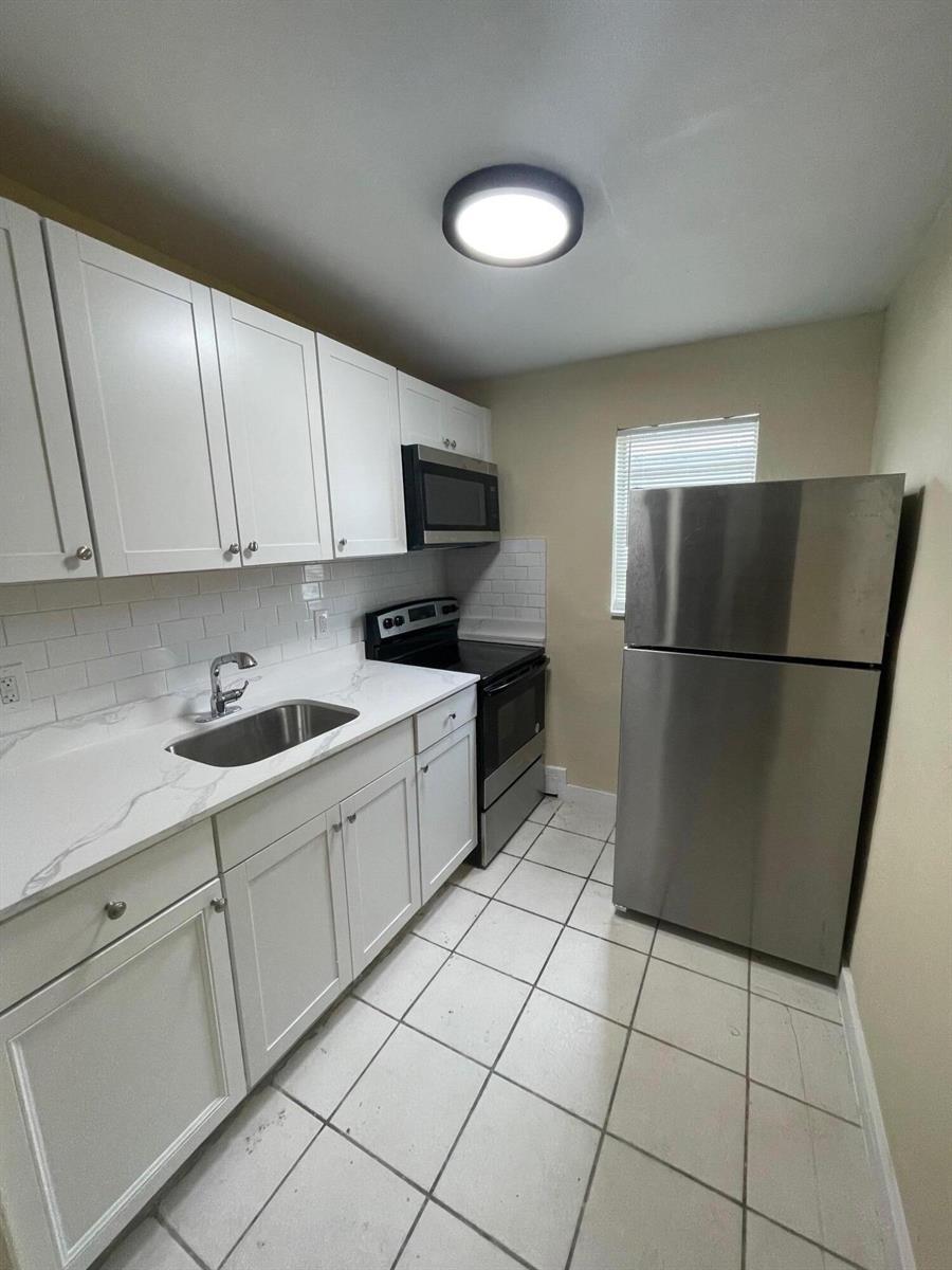 22 NW 8th Avenue # 1, Dania Beach FL 33004 photo 3