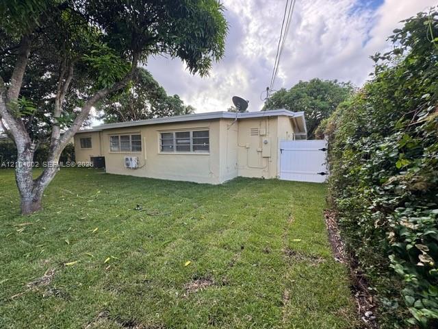 1431 NE 202nd St, Miami FL 33179 photo 2
