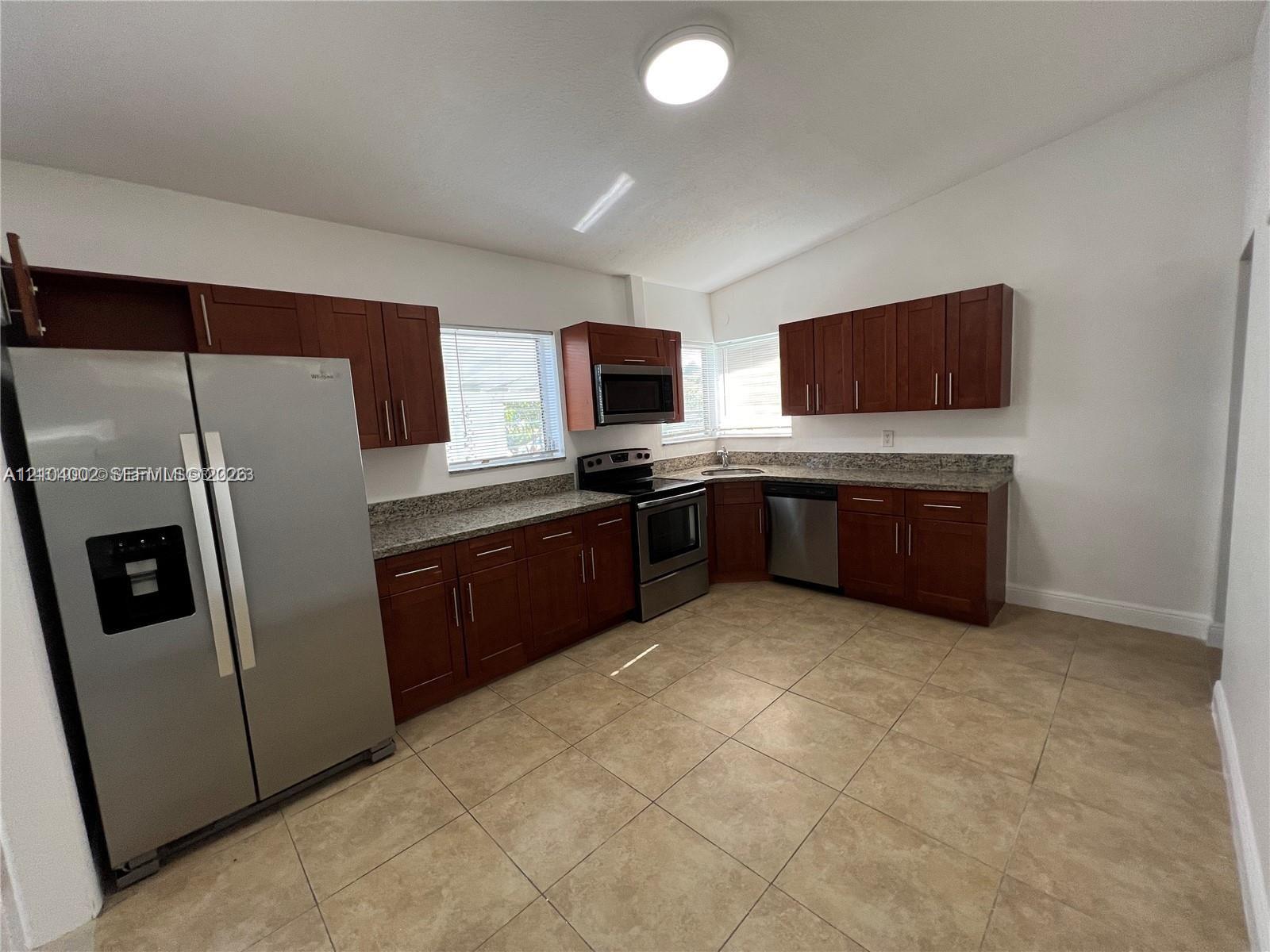 1431 NE 202nd St, Miami FL 33179 photo 3