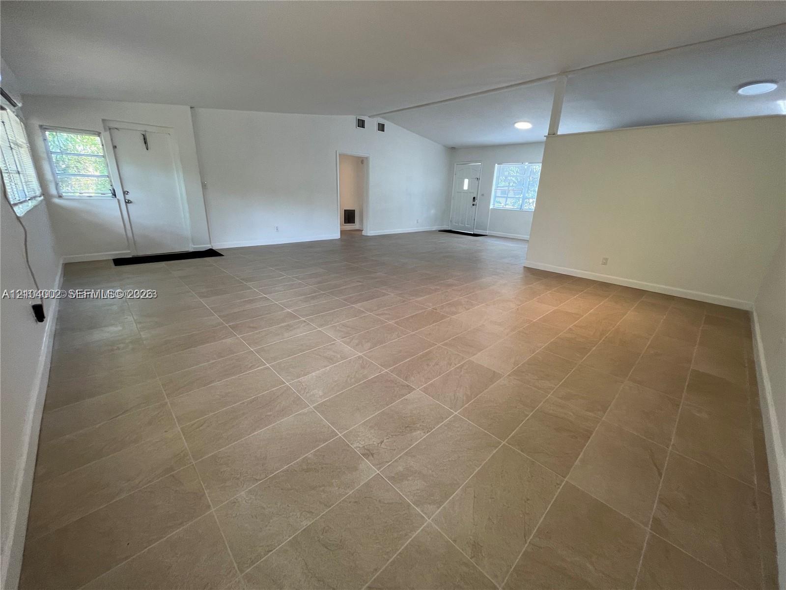 1431 NE 202nd St, Miami FL 33179 photo 5