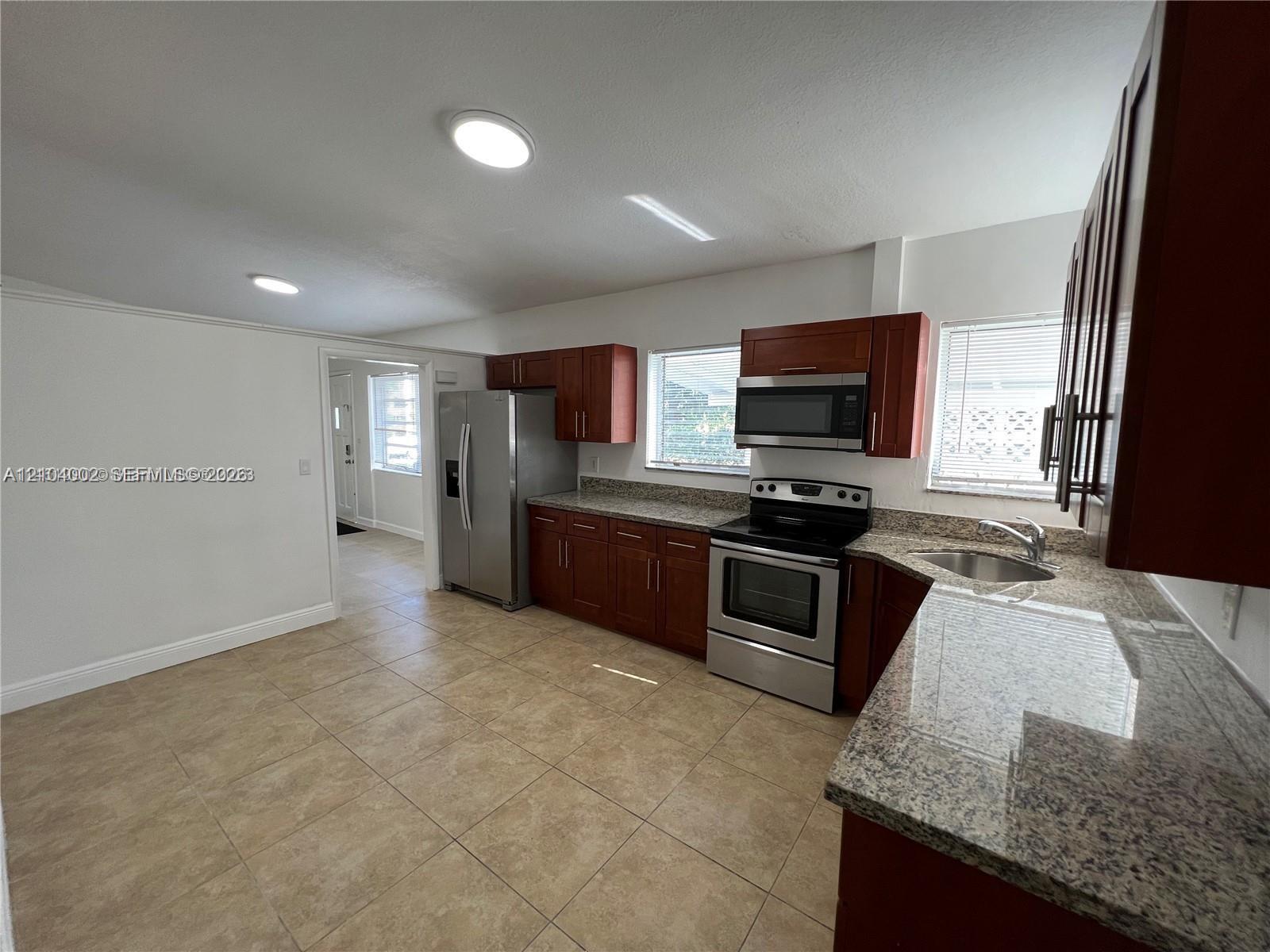 1431 NE 202nd St, Miami FL 33179 photo 4