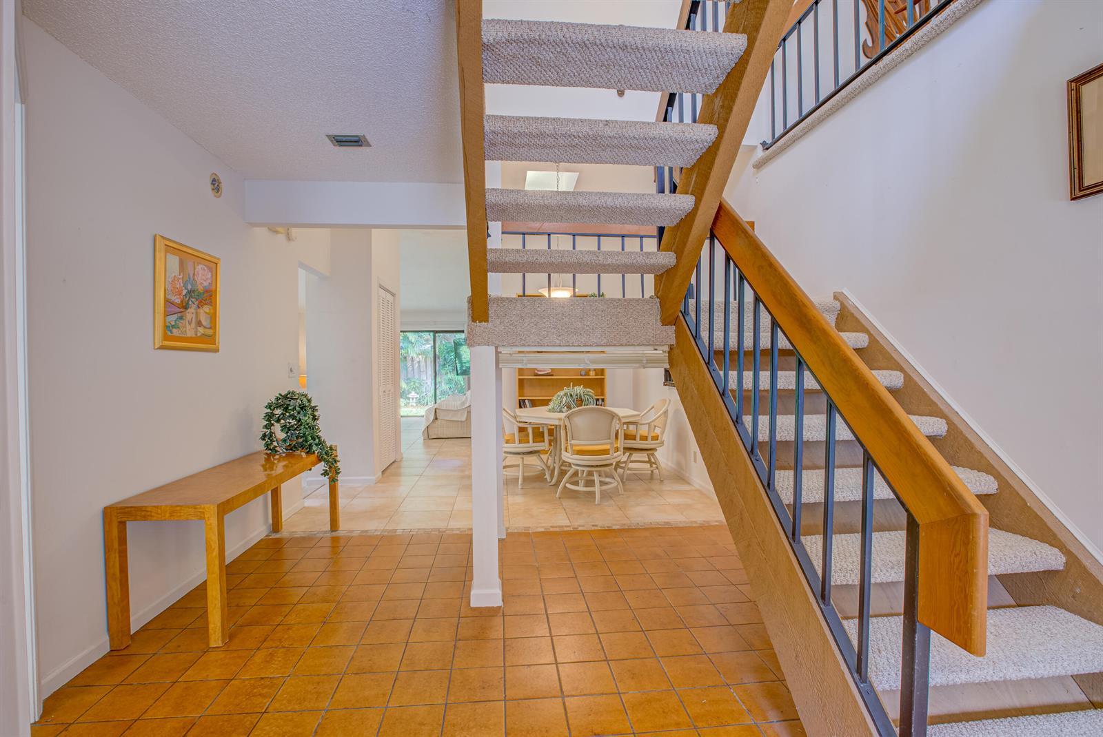 1092 Raintree Court, Palm Beach Gardens FL 33410 photo 2
