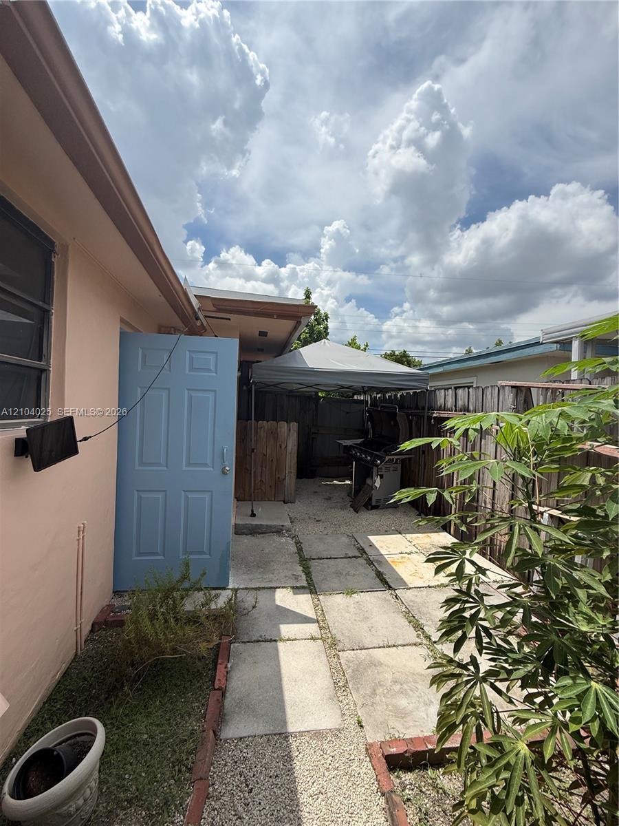 88X0 SW 18th Ter # B, Miami FL 33165 photo 2