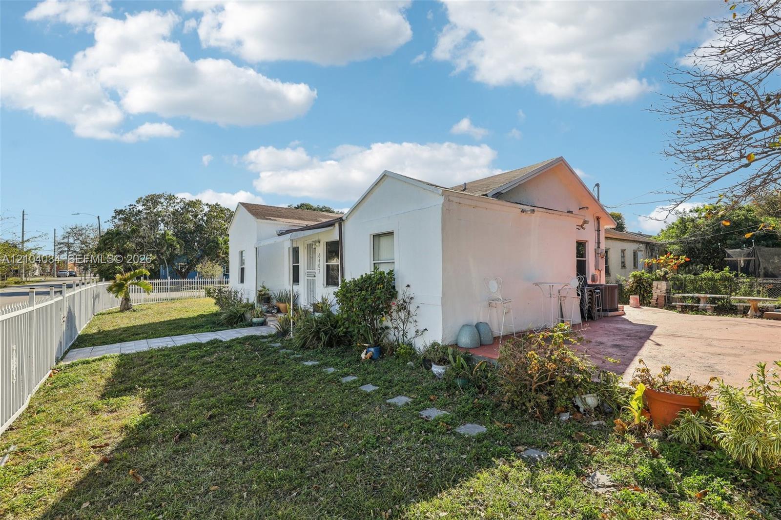 6402 NW 8th Ave, Miami FL 33150 photo 2