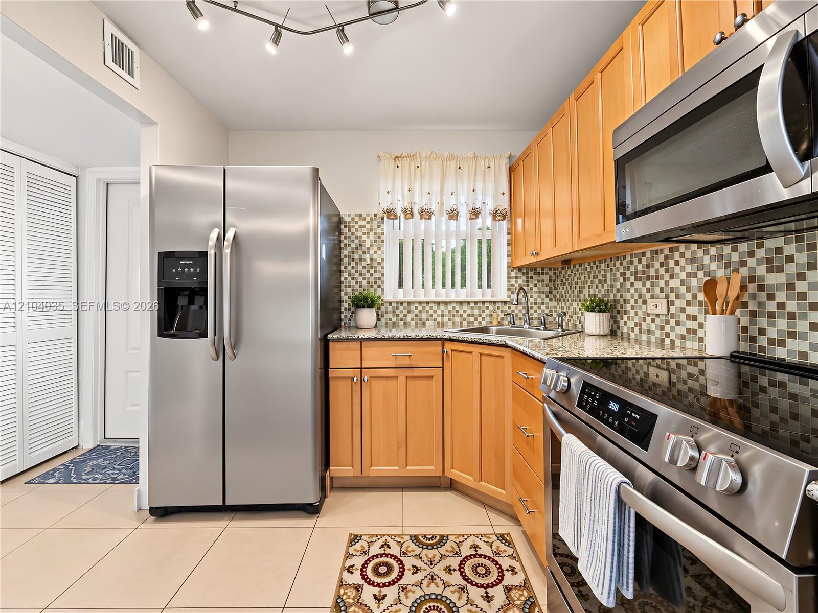 9850 Sunrise Lakes Blvd # 108, Sunrise FL 33322 photo 3