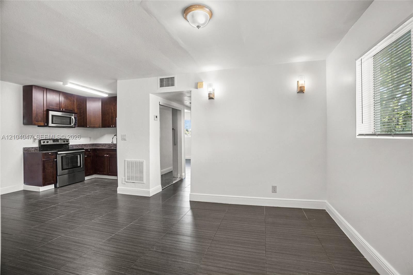 37 SW 14th St # 18, Dania Beach FL 33004 photo 2