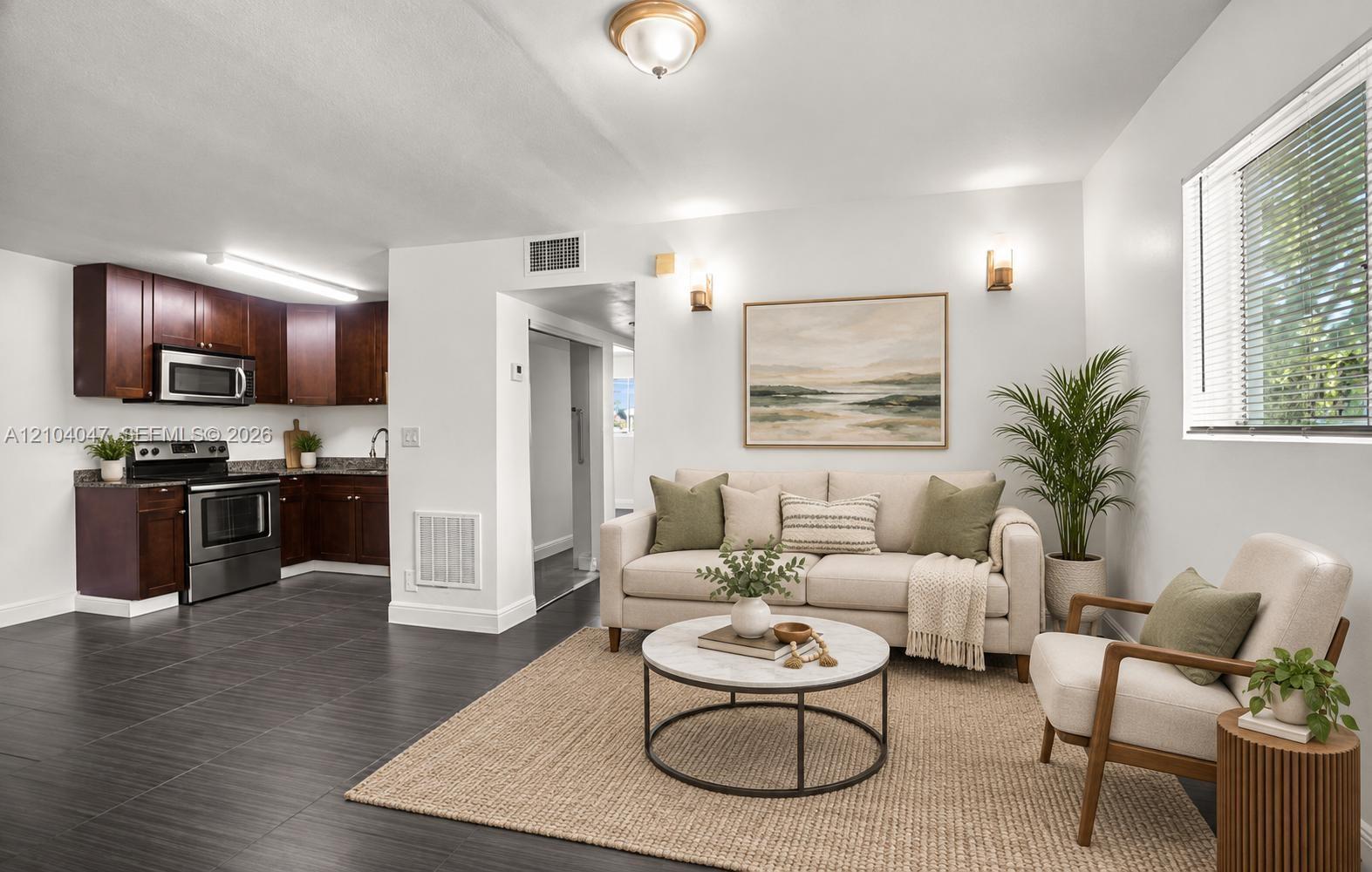 37 SW 14th St # 18, Dania Beach FL 33004