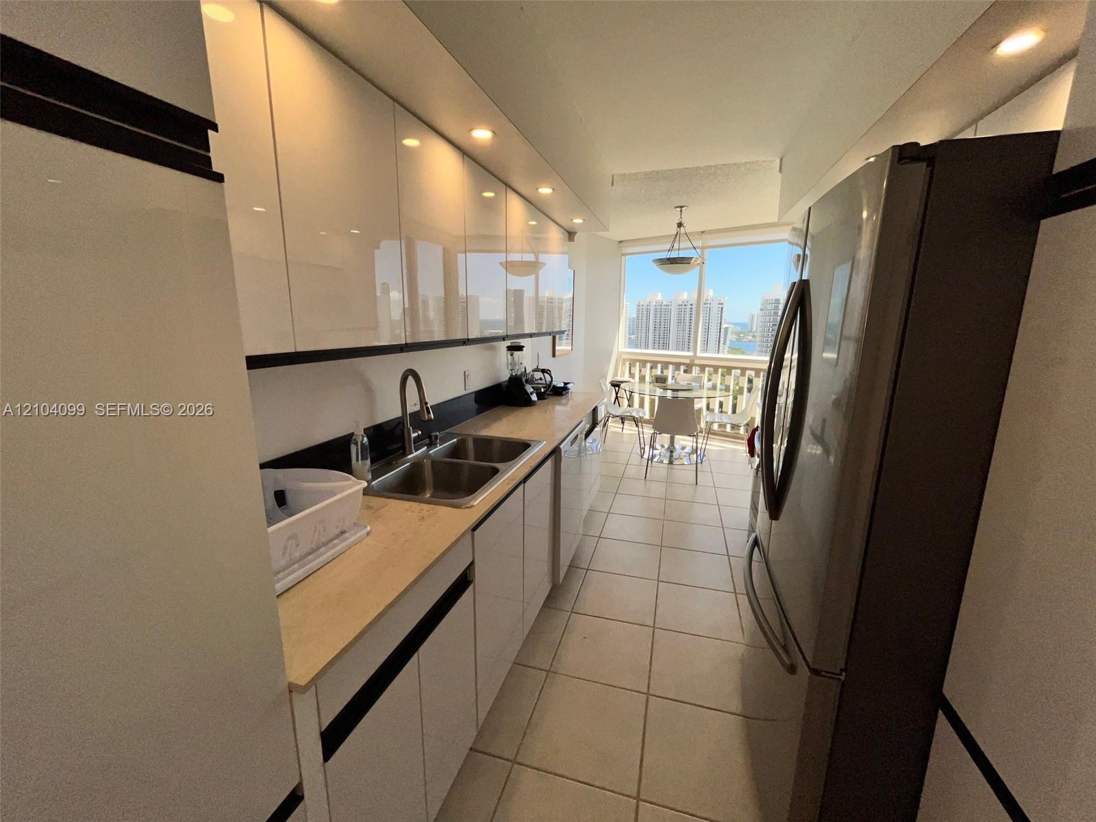 1000 W Island Blvd # 2707, Aventura FL 33160 photo 5