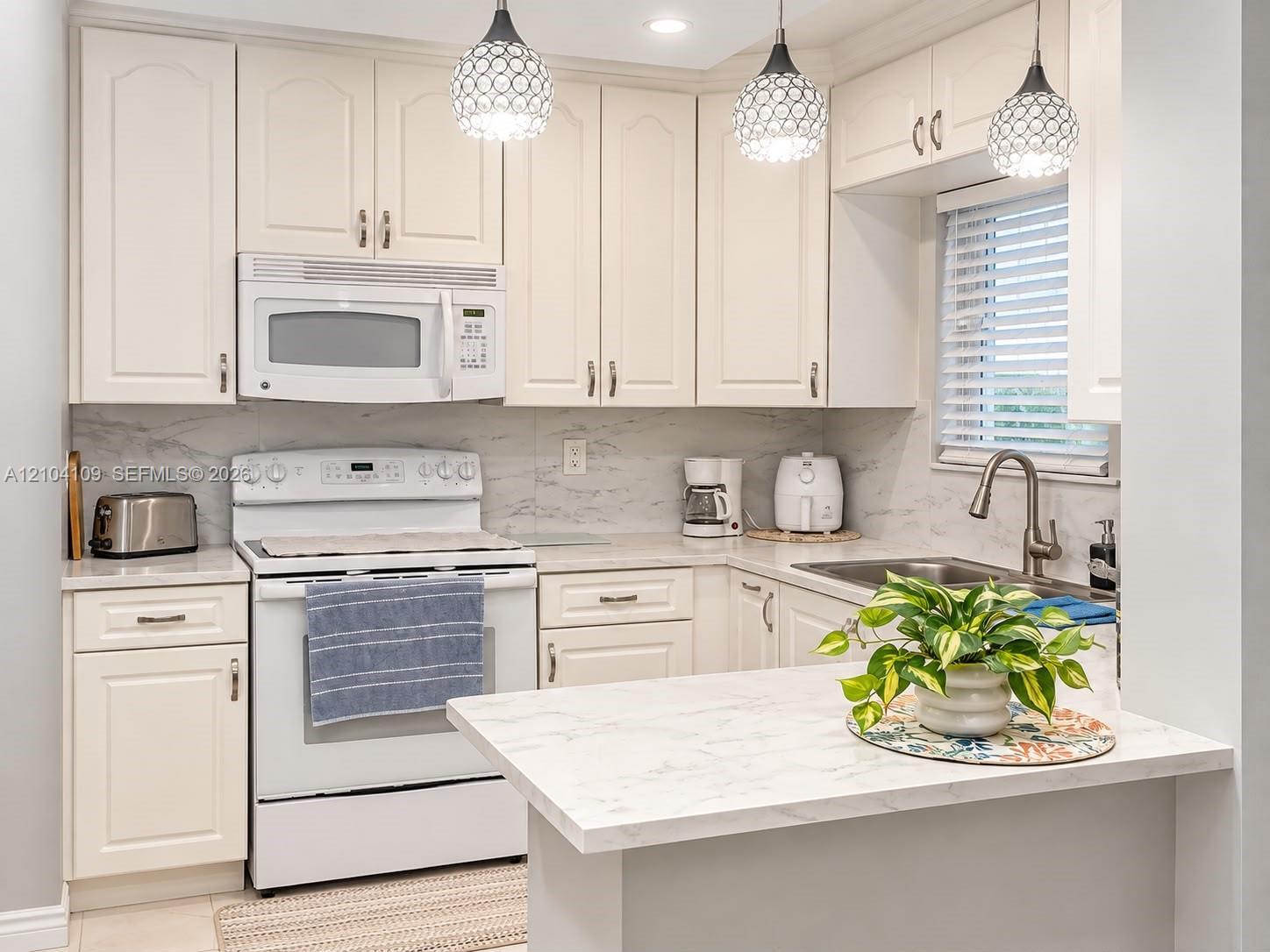 7910 Taft St # 211, Pembroke Pines FL 33024