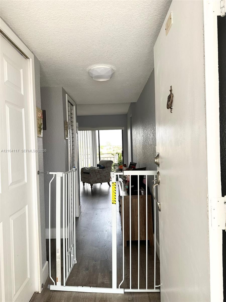 8425 NW 8th St # 401, Miami FL 33126 photo 3