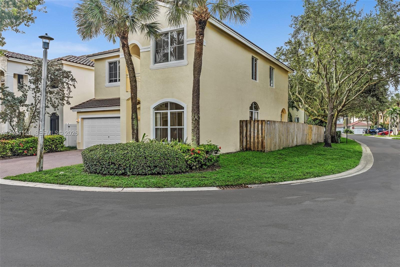 7792 NW 18th St, Pembroke Pines FL 33024 photo 3