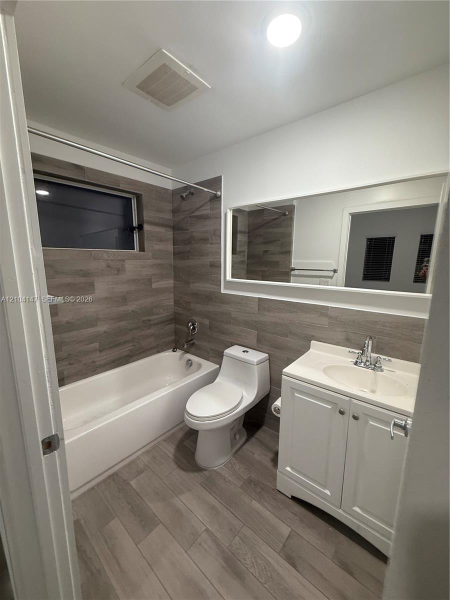 486 E 30th St # 202, Hialeah FL 33013 photo 4