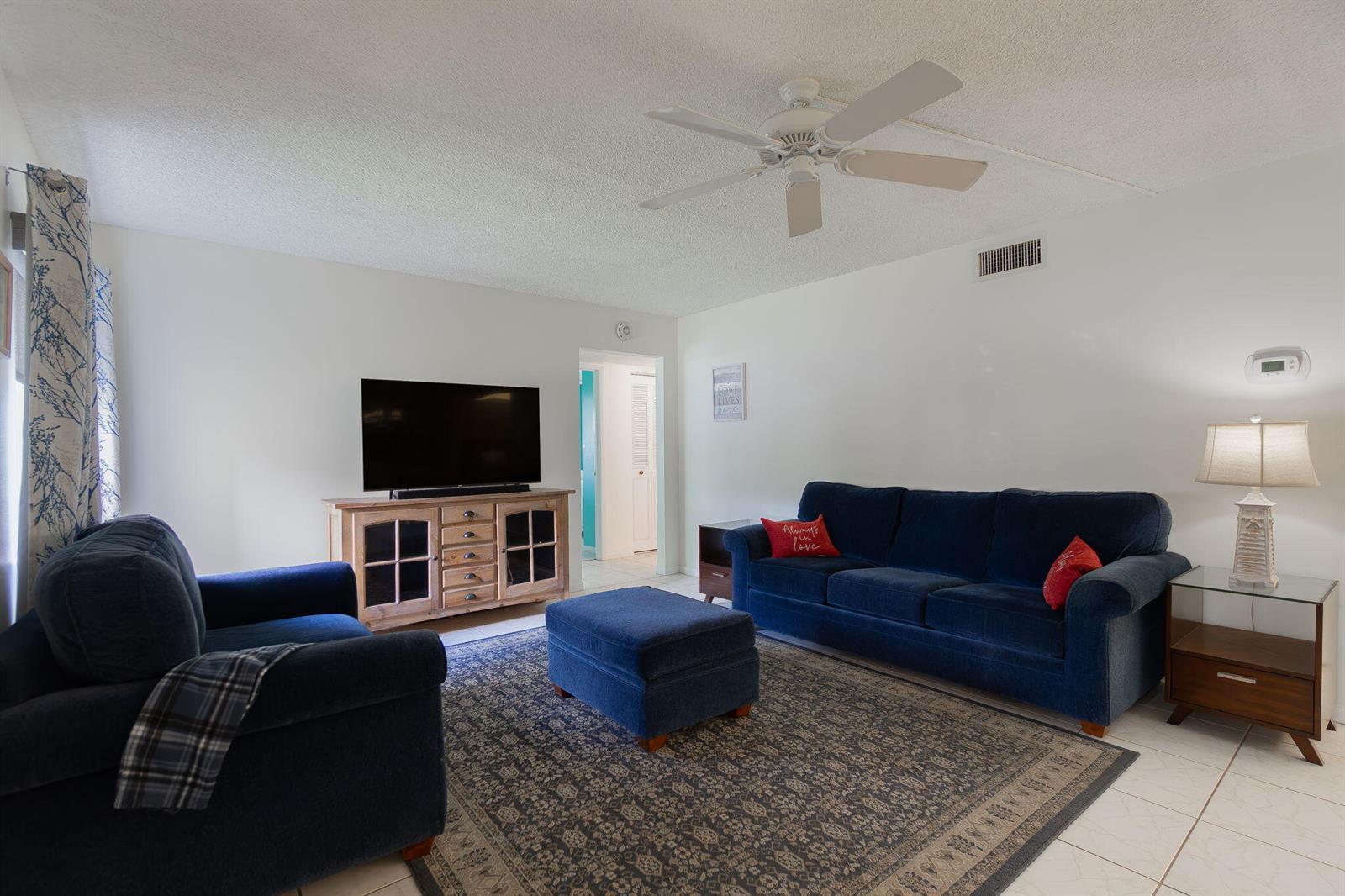 136 Lake Pine Circle # A1, FL 33463 photo 5