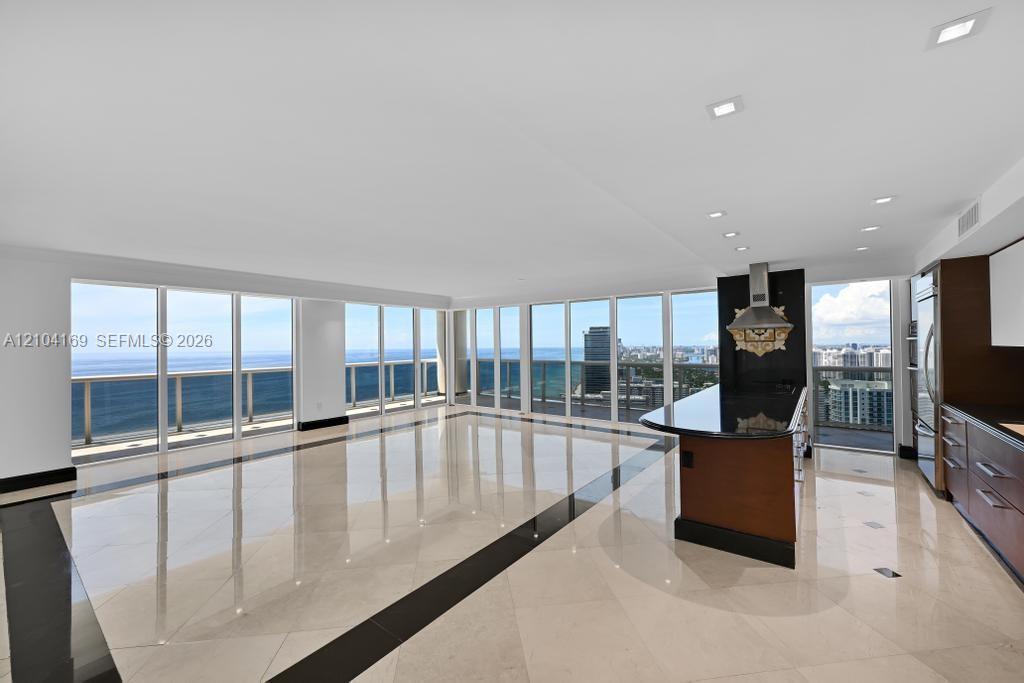 1850 S Ocean Dr, Hallandale Beach FL 33009 photo 2