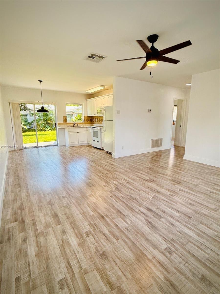 7105 NW 74th Pl, Tamarac FL 33321 photo 2
