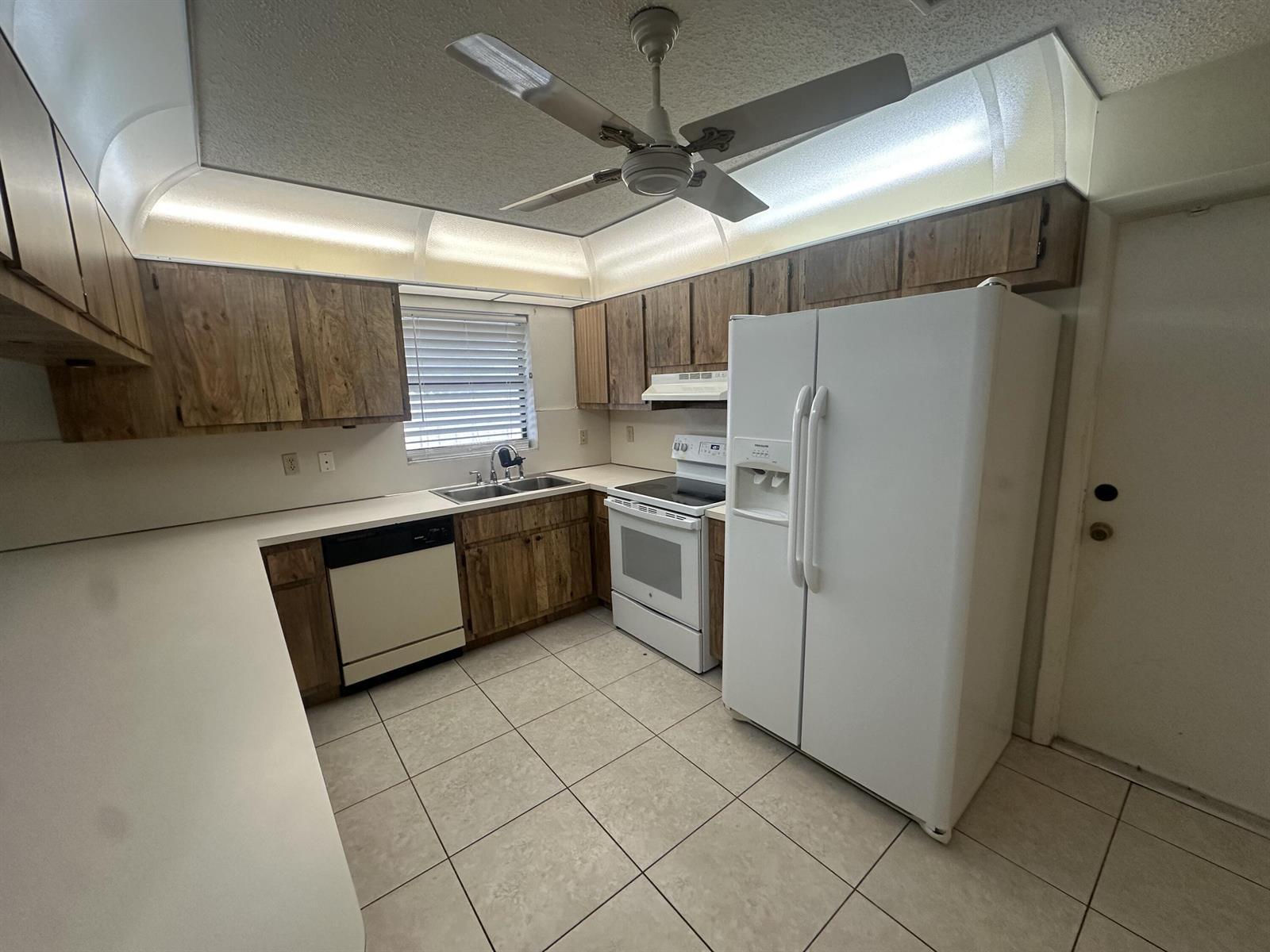 4671 NW 93RD Avenue, Sunrise FL 33351 photo 3