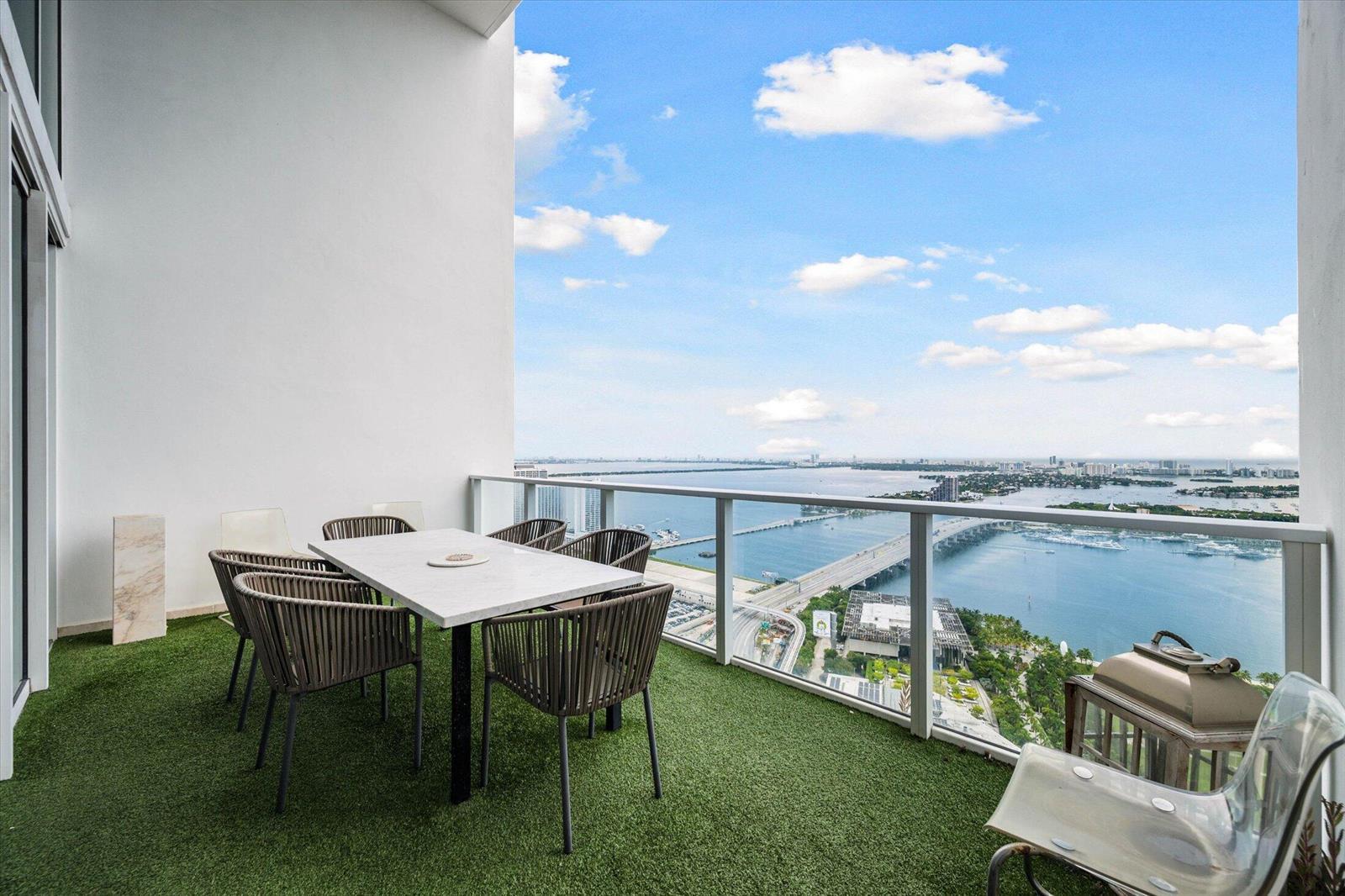 1040 Biscayne Boulevard # 4202, Miami FL 33132 photo 2