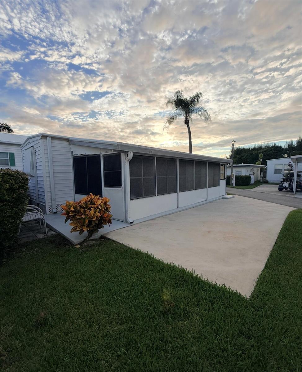 209 E Eagle Drive, Boynton Beach FL 33435 photo 2