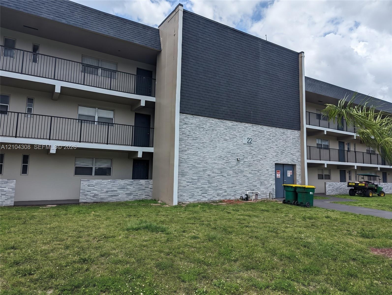 8000 Fairview Dr # 304, Tamarac FL 33321