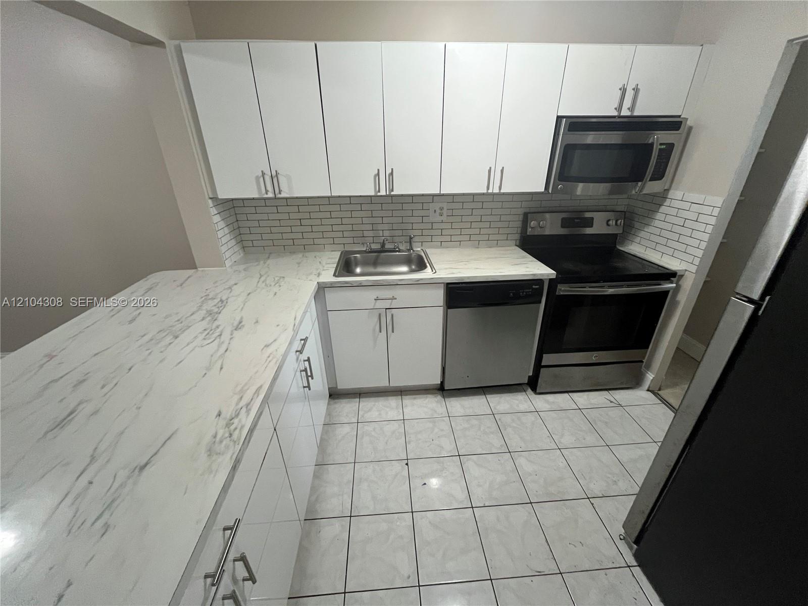 8000 Fairview Dr # 304, Tamarac FL 33321 photo 4