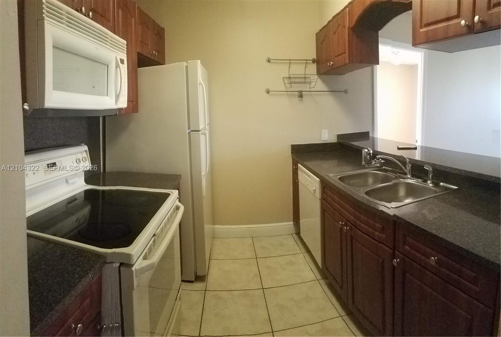 8120 Geneva Ct # 553, Doral FL 33166 photo 2