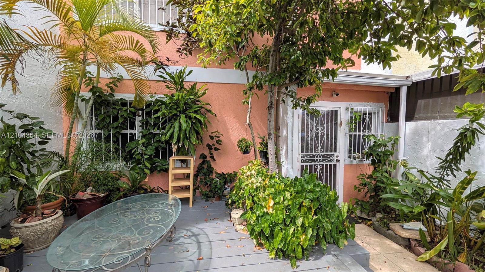 502 NW 11th St, Miami FL 33136 photo 2