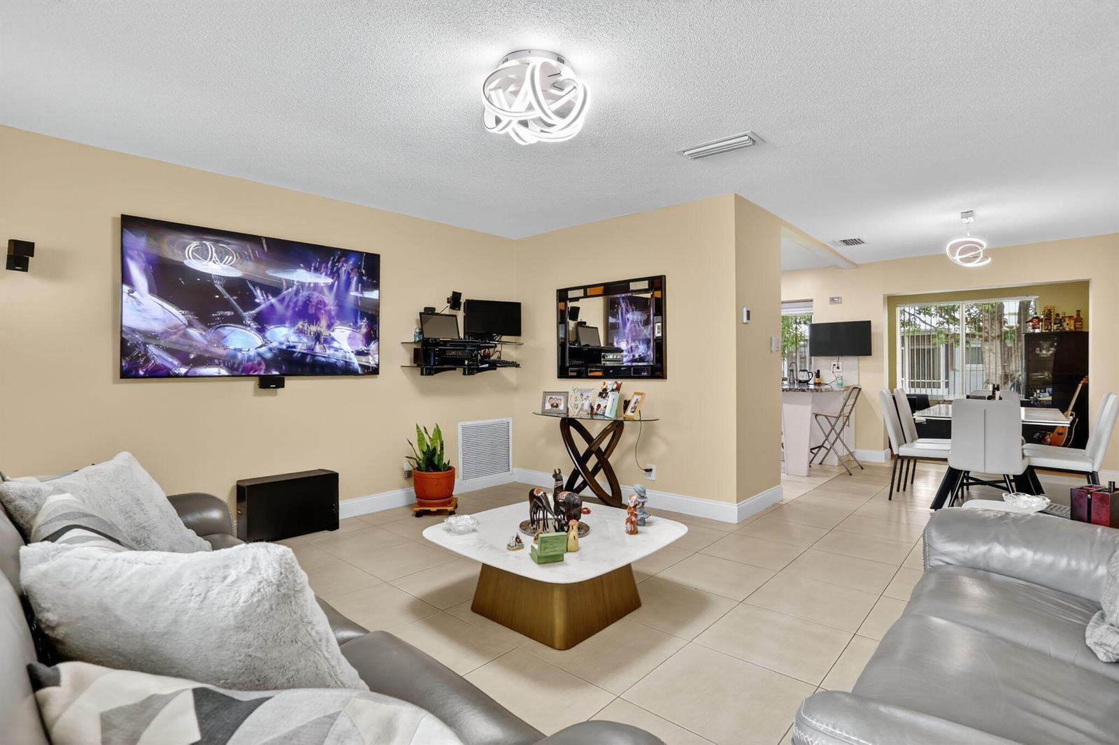 6945 NW 14th Street, Margate FL 33063 photo 3