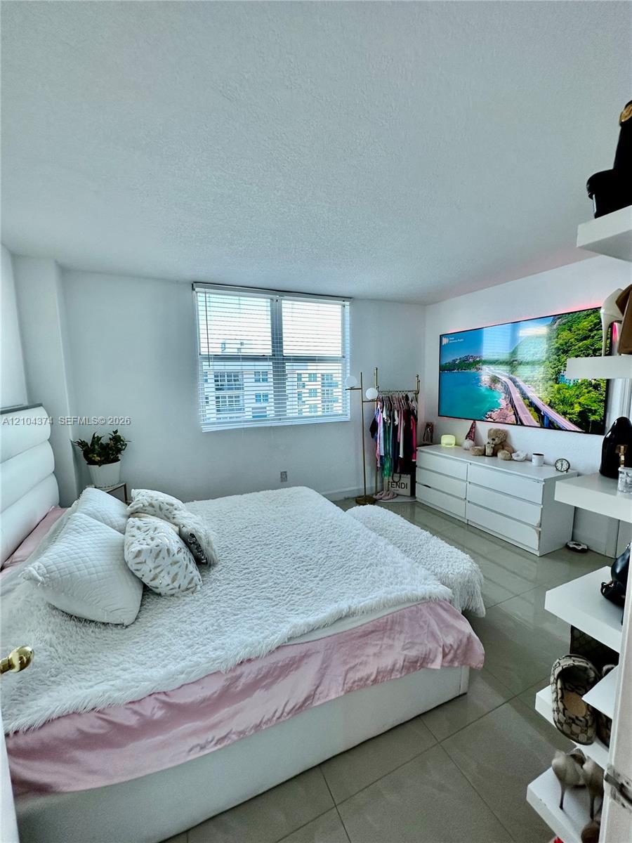 7501 E Treasure Dr # 10B, North Bay Village FL 33141 photo 5