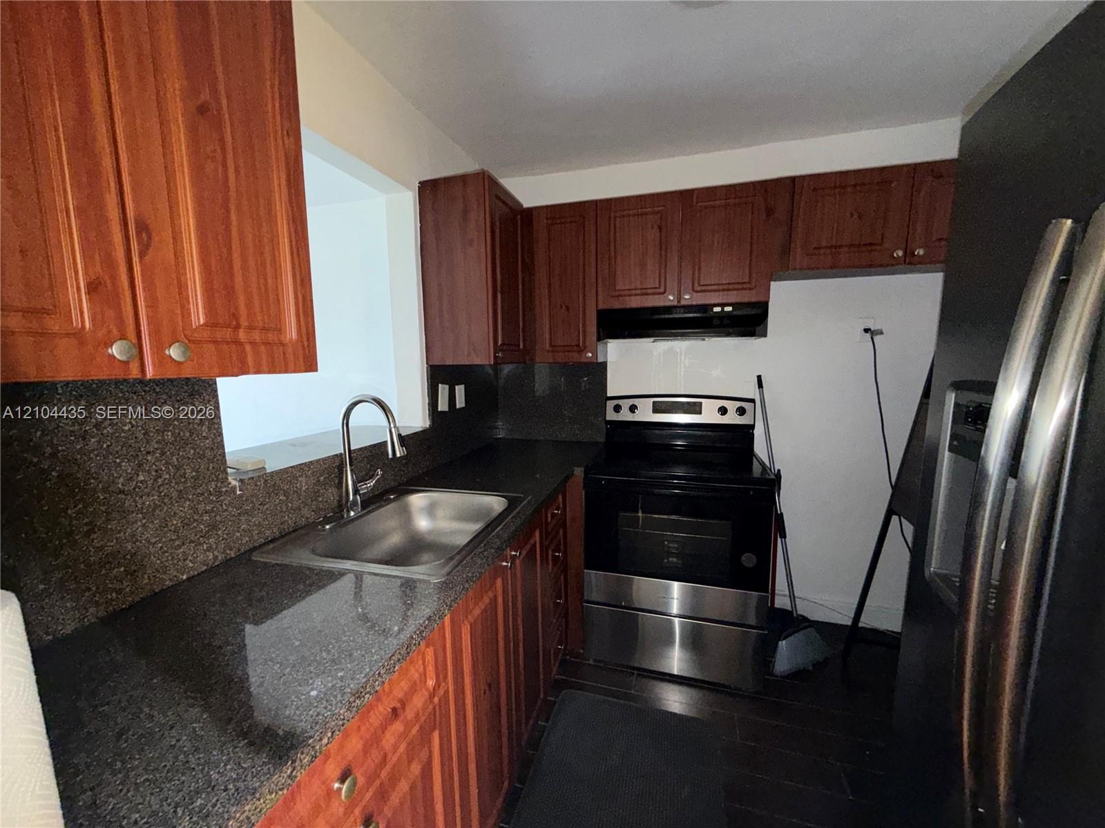 300 NE 125th St # 404, North Miami FL 33161 photo 4