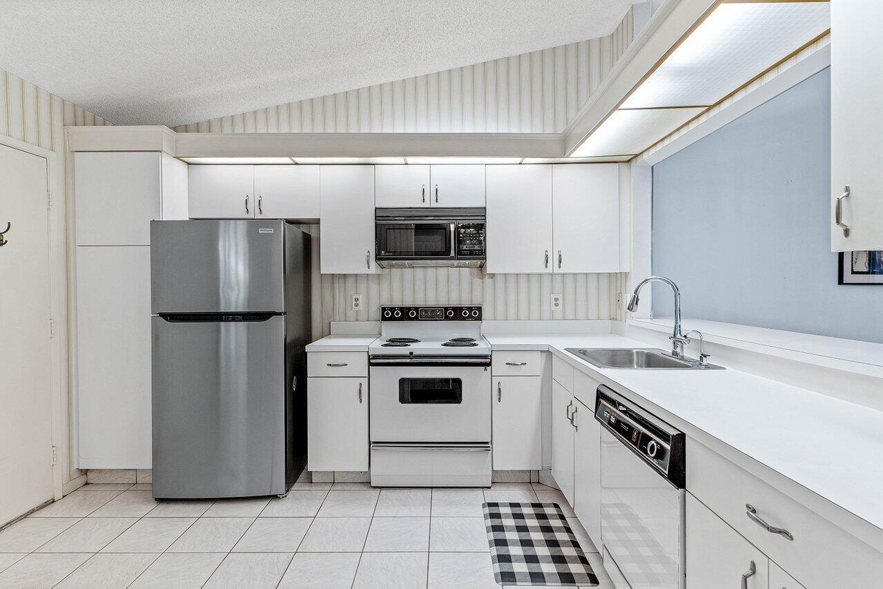 10063 Andrea Lane # B, Boynton Beach FL 33437 photo 3