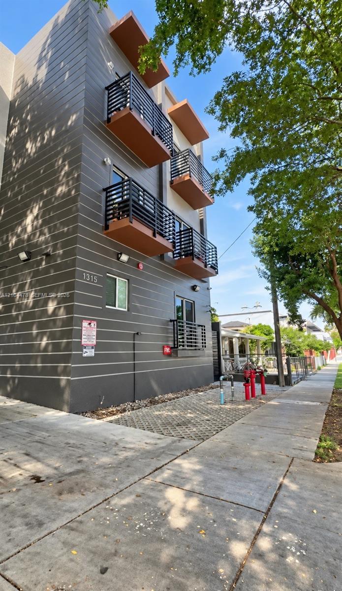 1315 NW 1st St # 301, Miami FL 33125