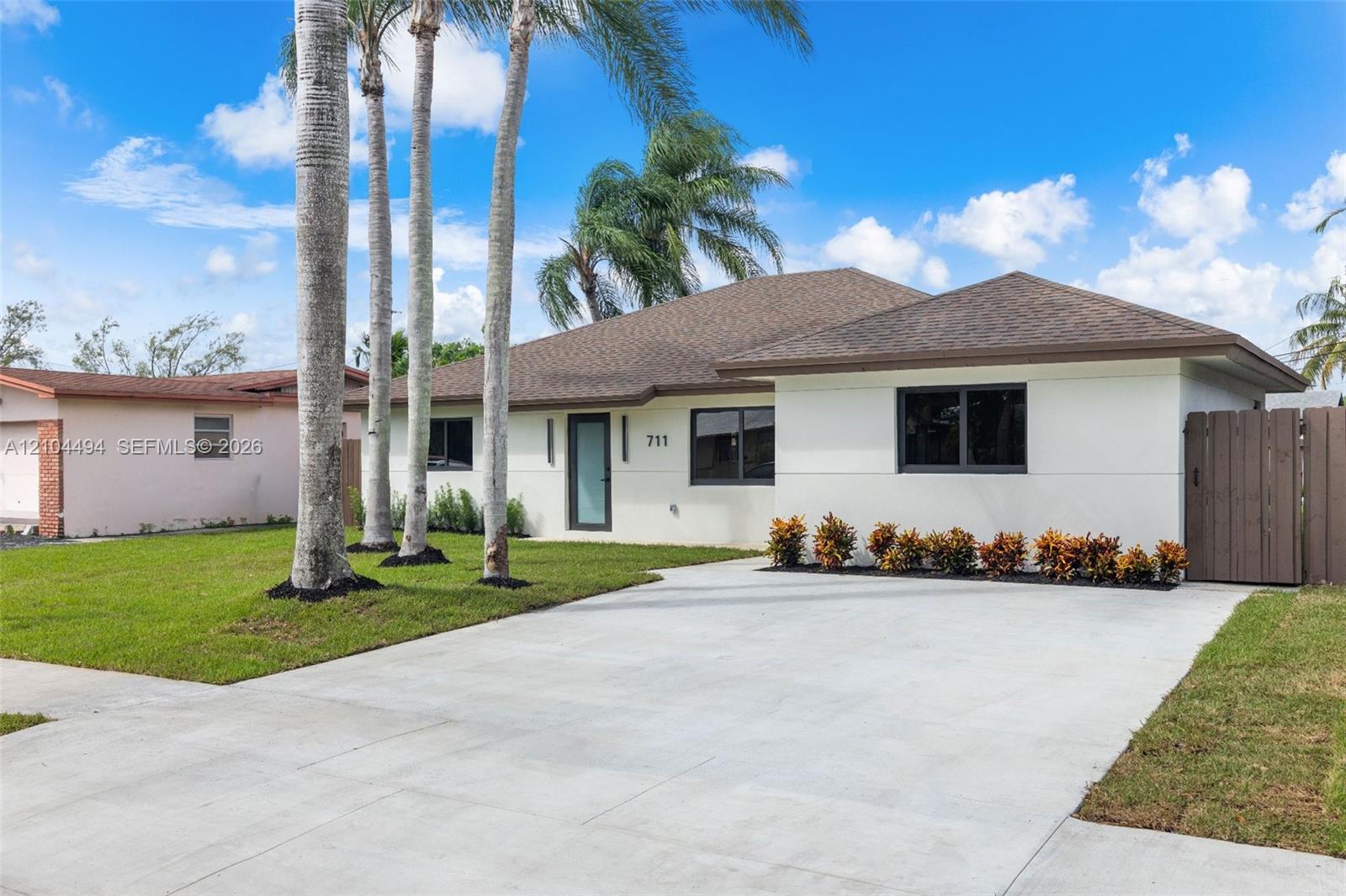 711 NW 8th Ave, Dania Beach FL 33004