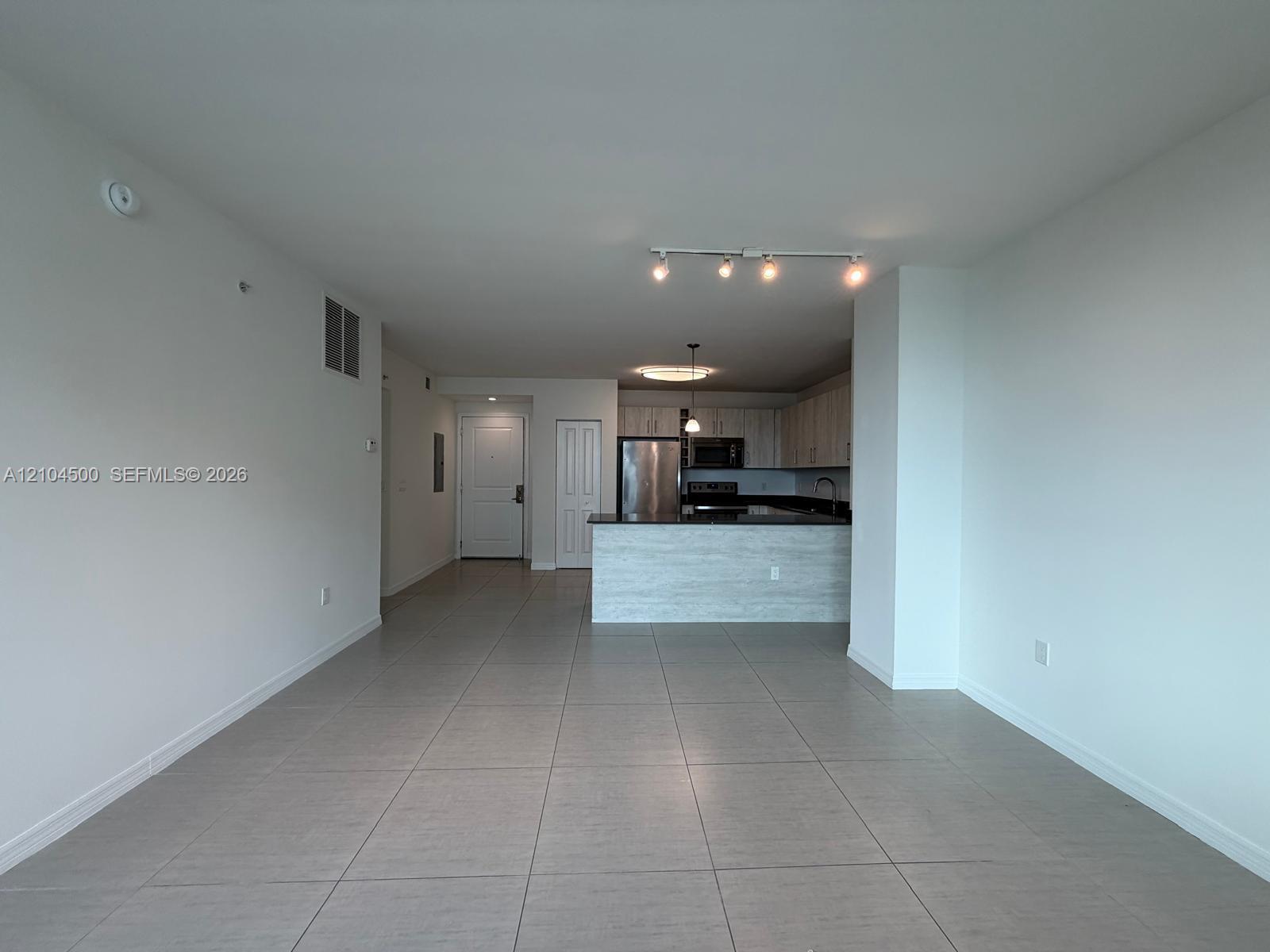 7525 E Treasure Dr # 309, North Bay Village FL 33141 photo 4