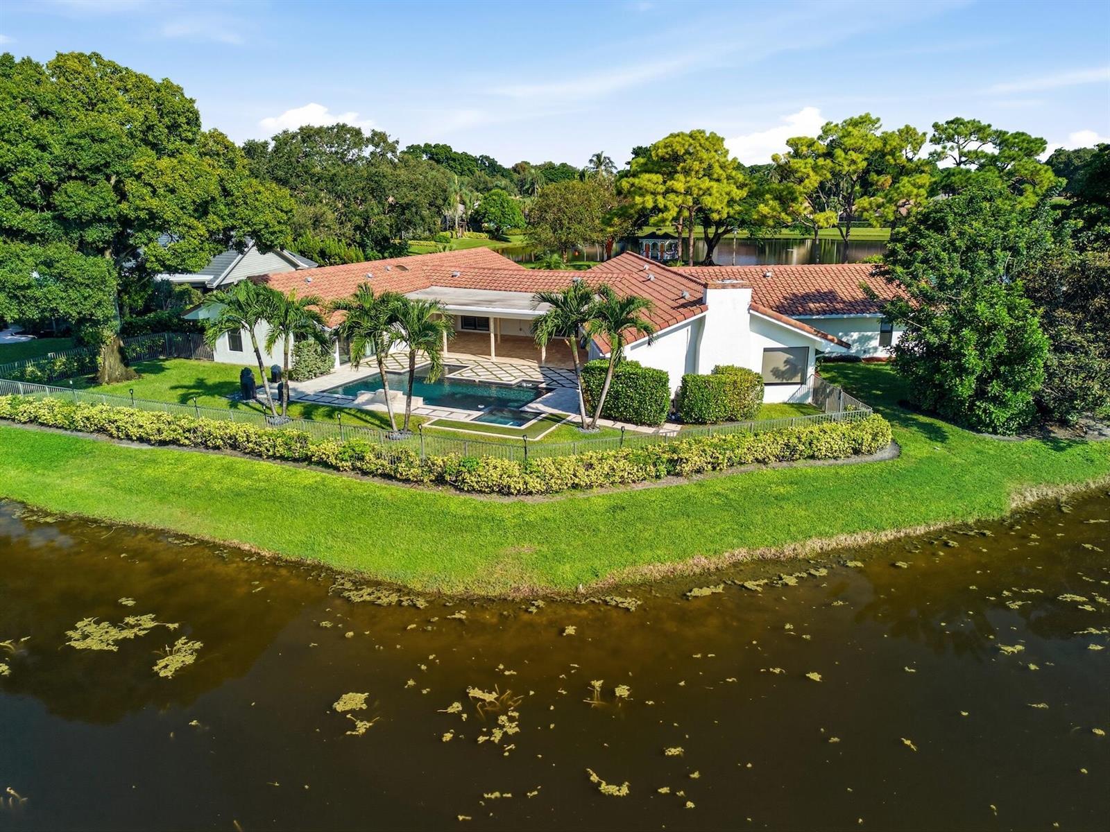 1013 SHADY LAKES Circle, Palm Beach Gardens FL 33418 photo 2