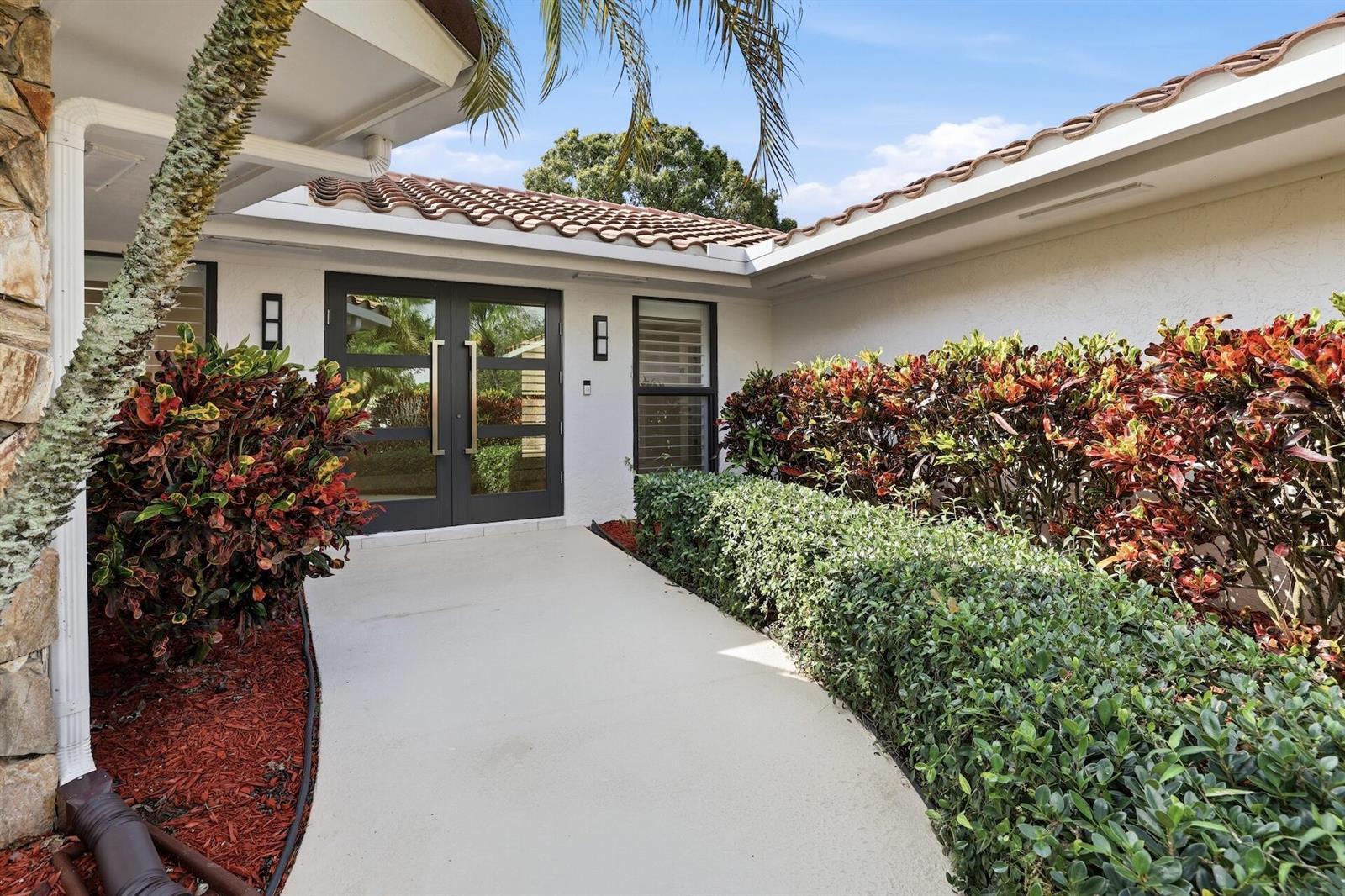 1013 SHADY LAKES Circle, Palm Beach Gardens FL 33418 photo 5