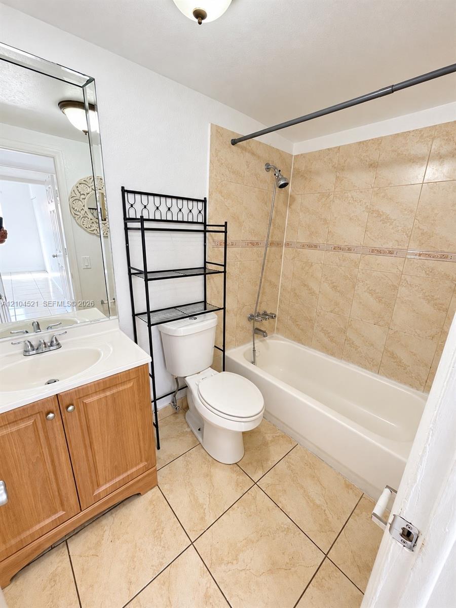 1305 W 53rd St # 405, Hialeah FL 33012 photo 3