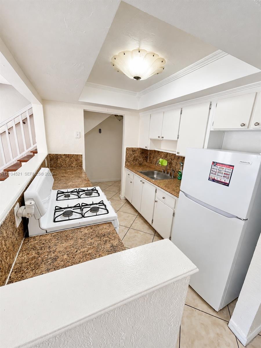 1305 W 53rd St # 405, Hialeah FL 33012 photo 5