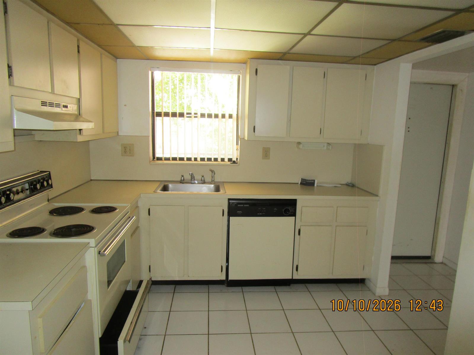 10466 SUNRISE LAKES Boulevard # 301, Sunrise FL 33322 photo 2
