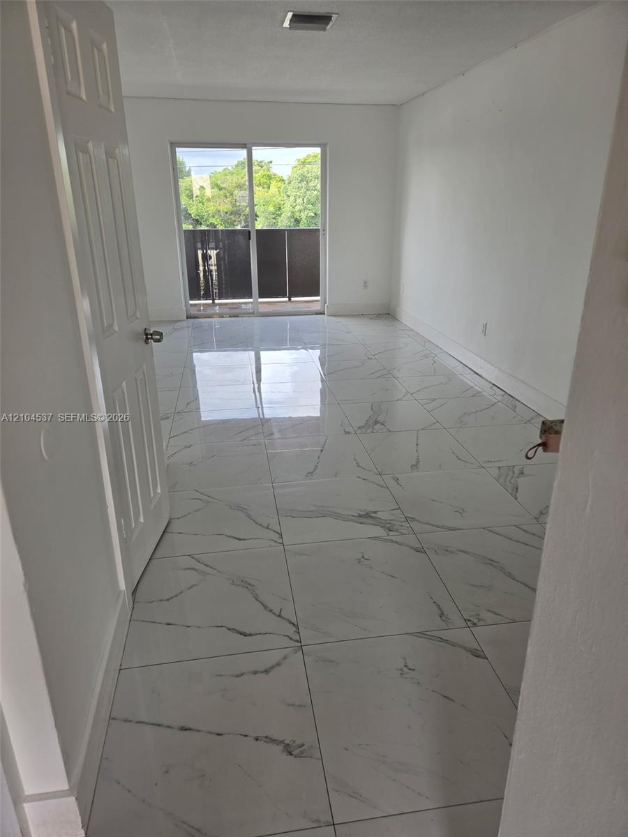 1551 W Okeechobee Rd # 14, Hialeah FL 33010 photo 2
